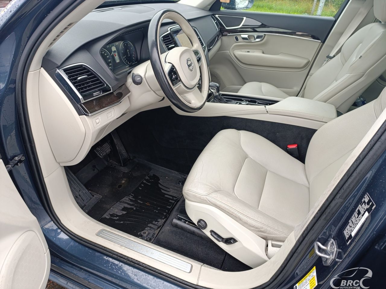 Volvo XC90 | 25