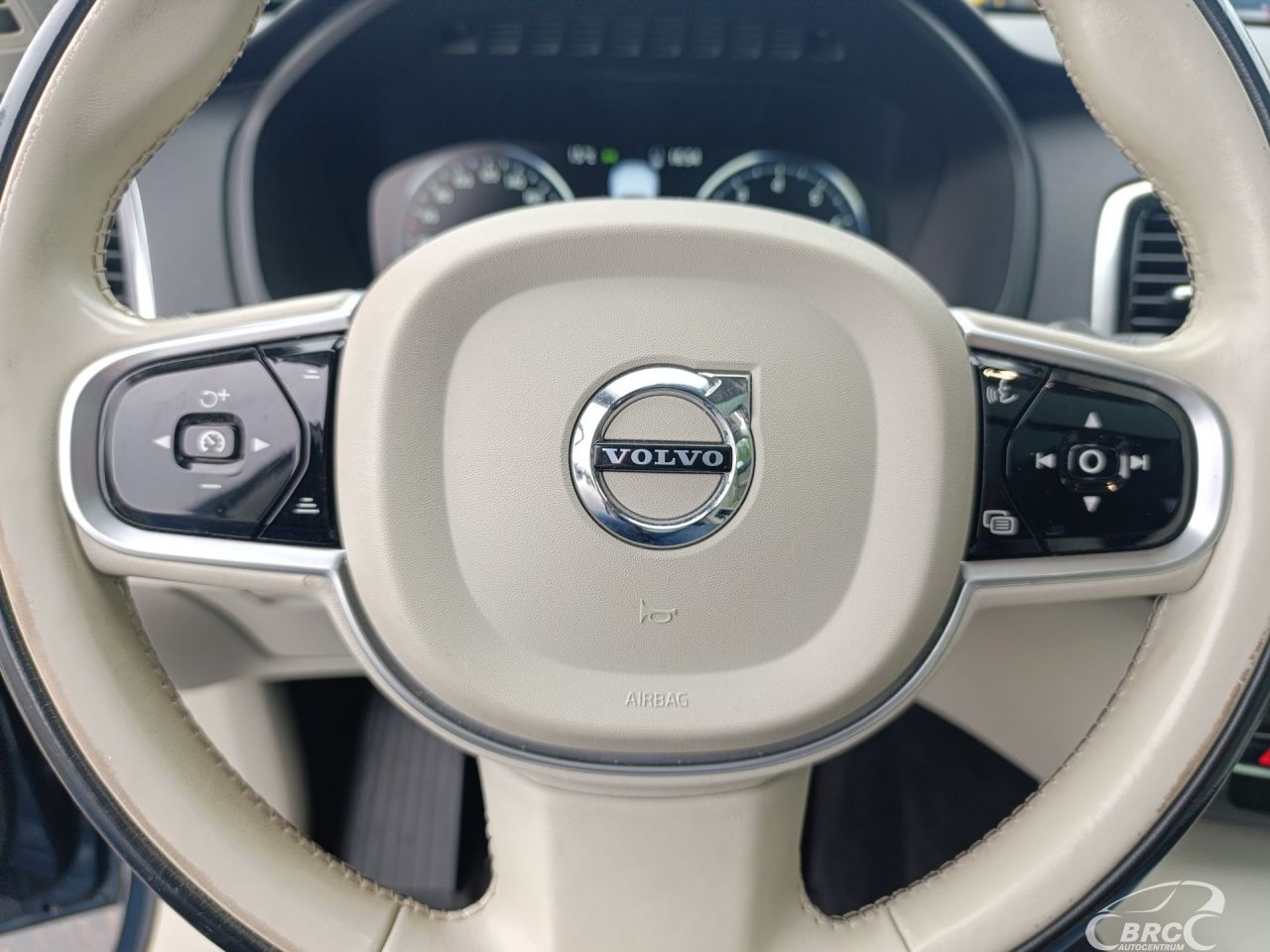Volvo XC90 | 26