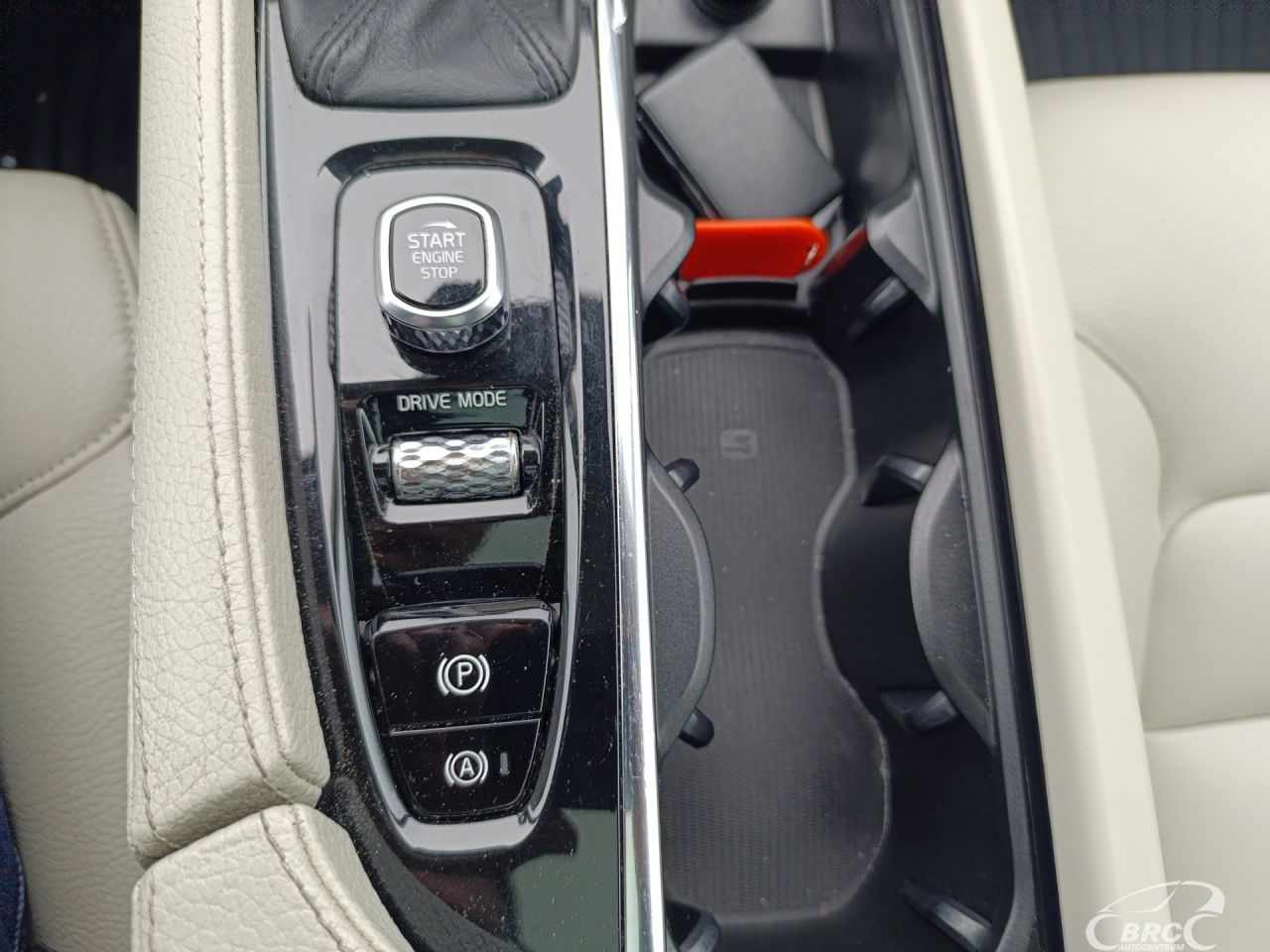 Volvo XC90 | 30