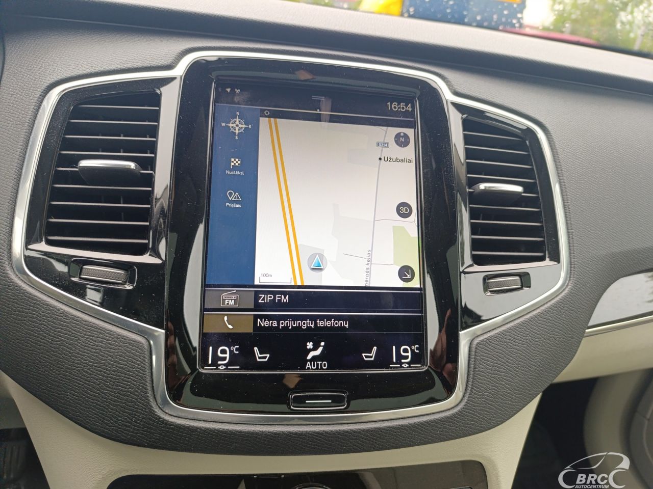Volvo XC90 | 33