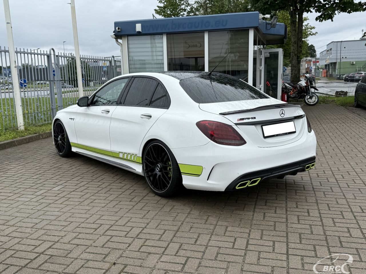 Mercedes-Benz C450 | 33