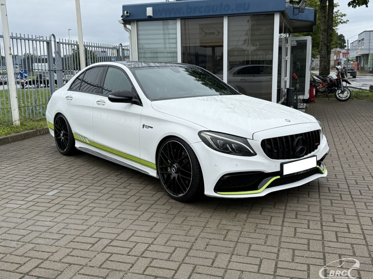 Mercedes-Benz C450 | 31