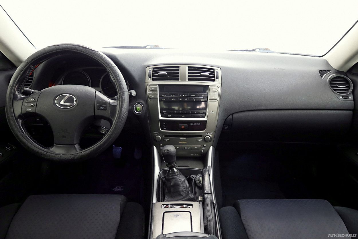Lexus IS 220 | 4