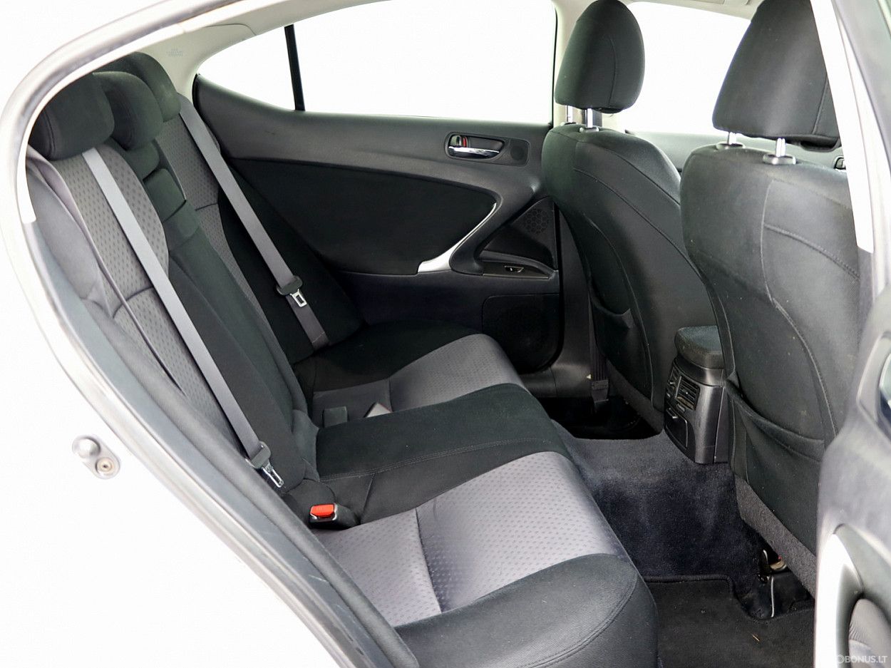 Lexus IS 220 | 6