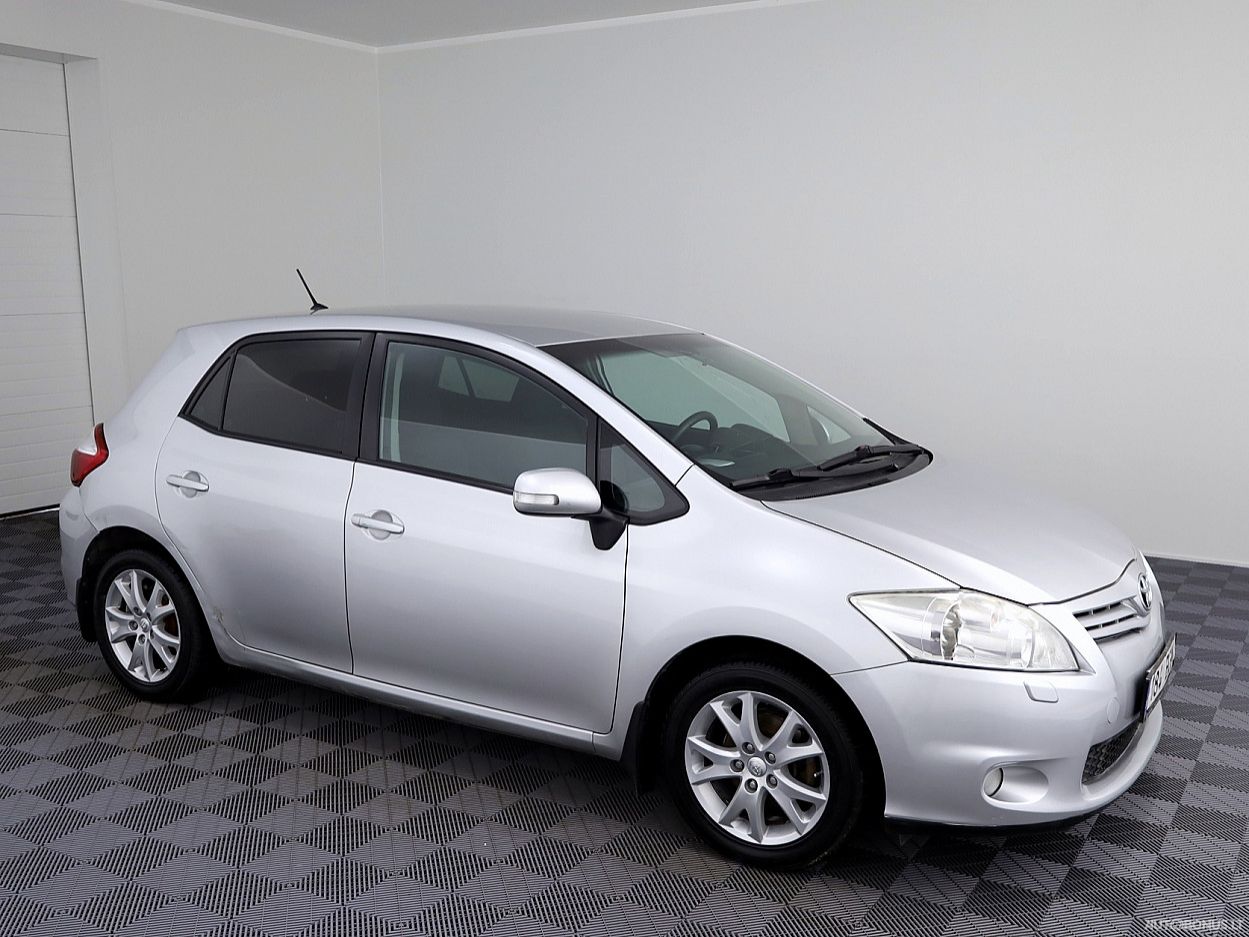 Toyota Auris, 1.6 l., Хэтчбек