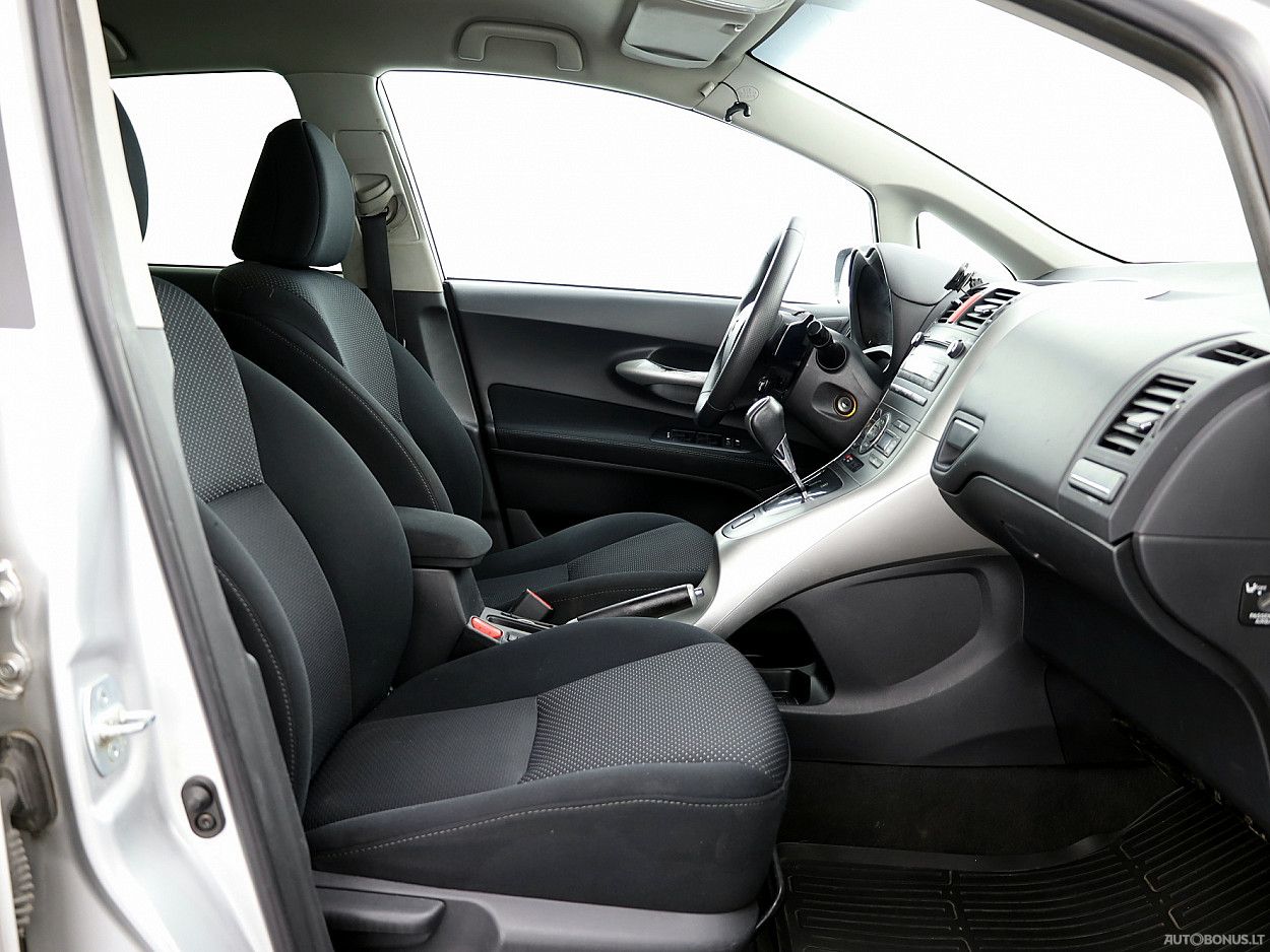 Toyota Auris | 5