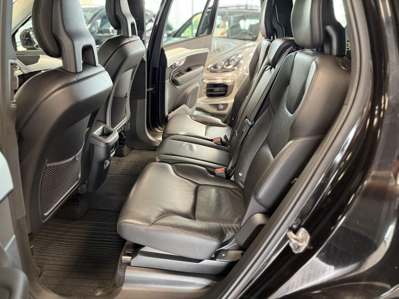 Volvo XC90 | 22