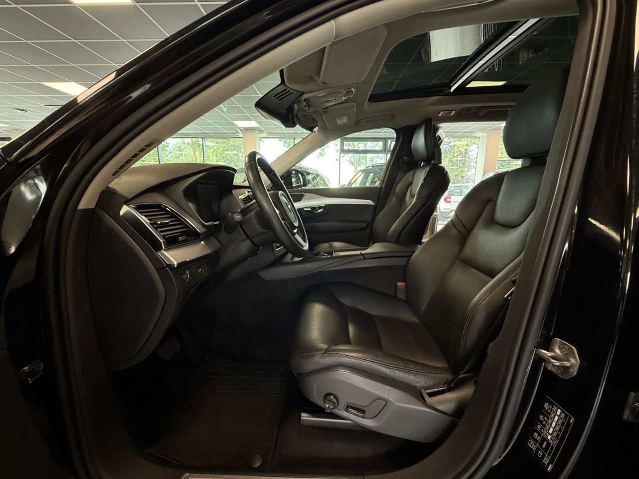 Volvo XC90 | 11