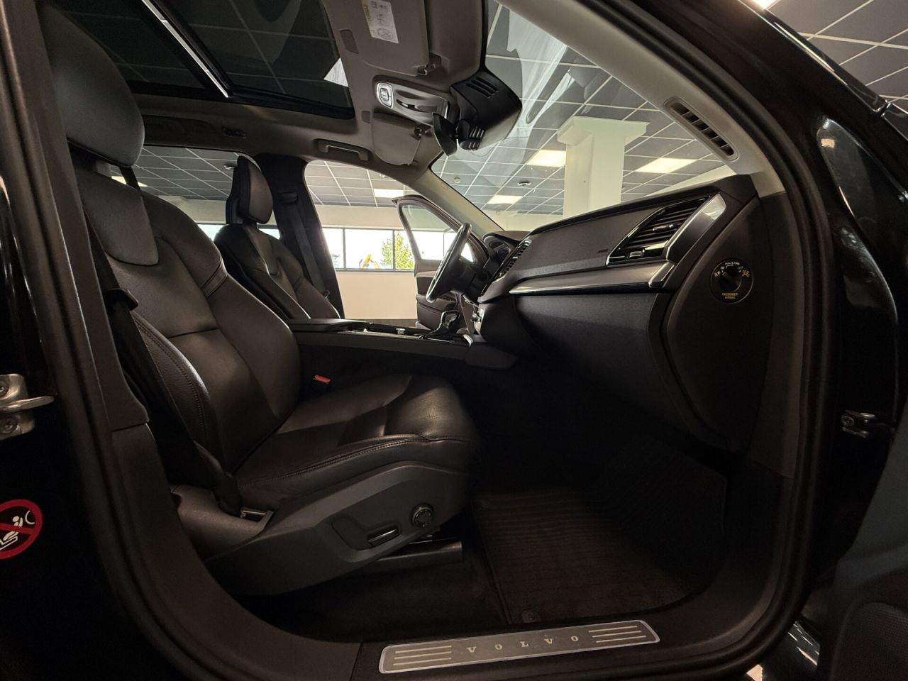 Volvo XC90 | 10