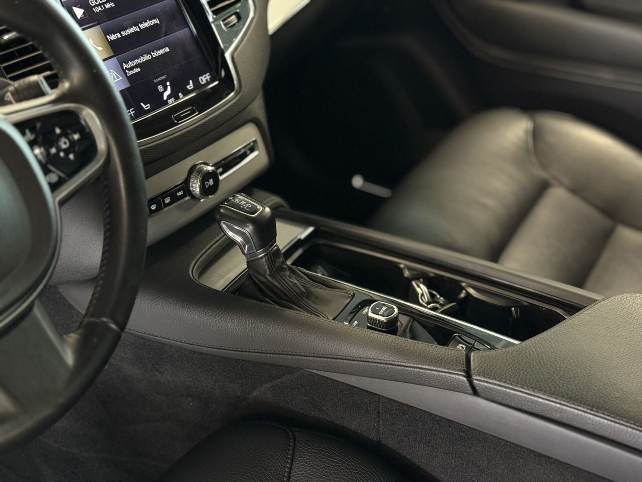 Volvo XC90 | 24