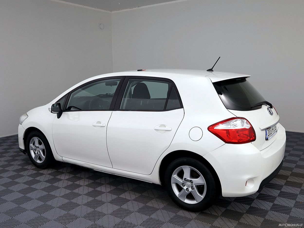 Toyota Auris | 3