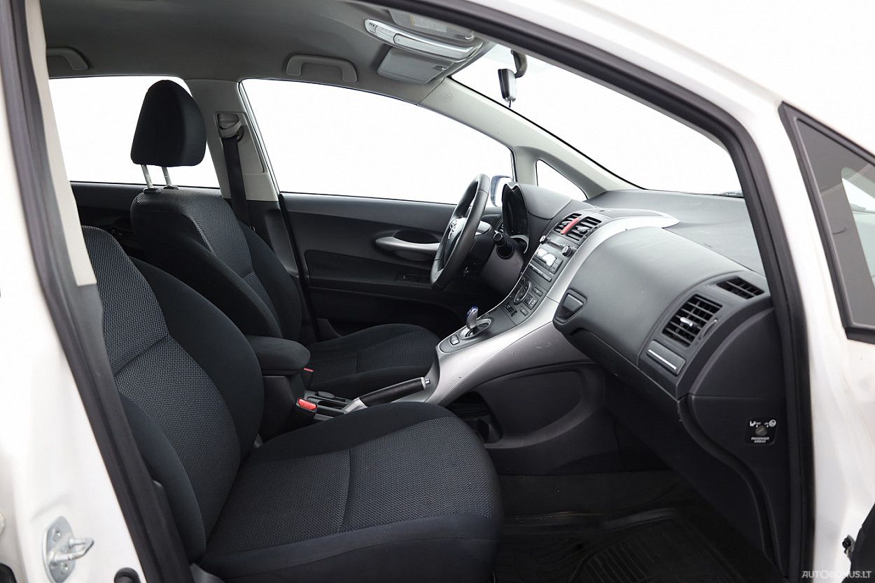 Toyota Auris | 5