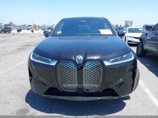 BMW iX | 11
