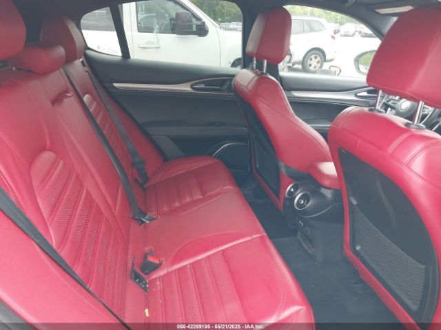 Alfa Romeo Stelvio | 7