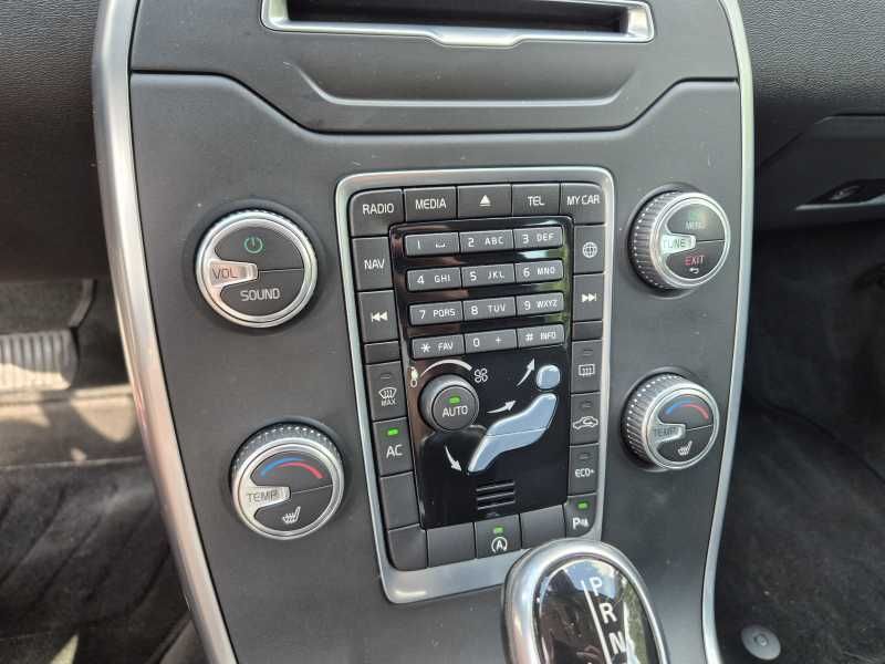 Volvo XC70 | 12