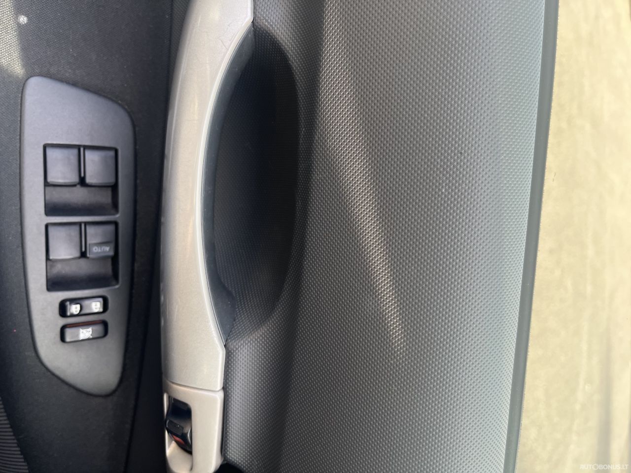 Toyota Auris | 12