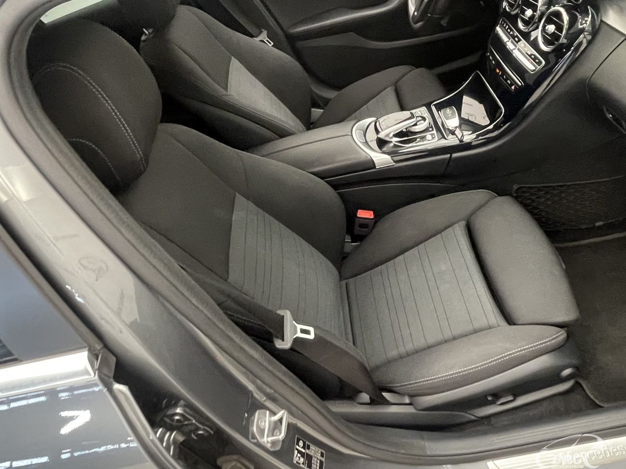 Mercedes-Benz C220 | 4