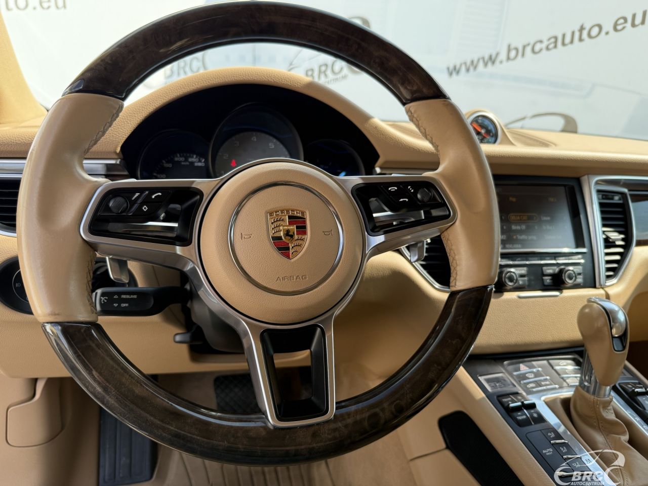 Porsche Macan | 26