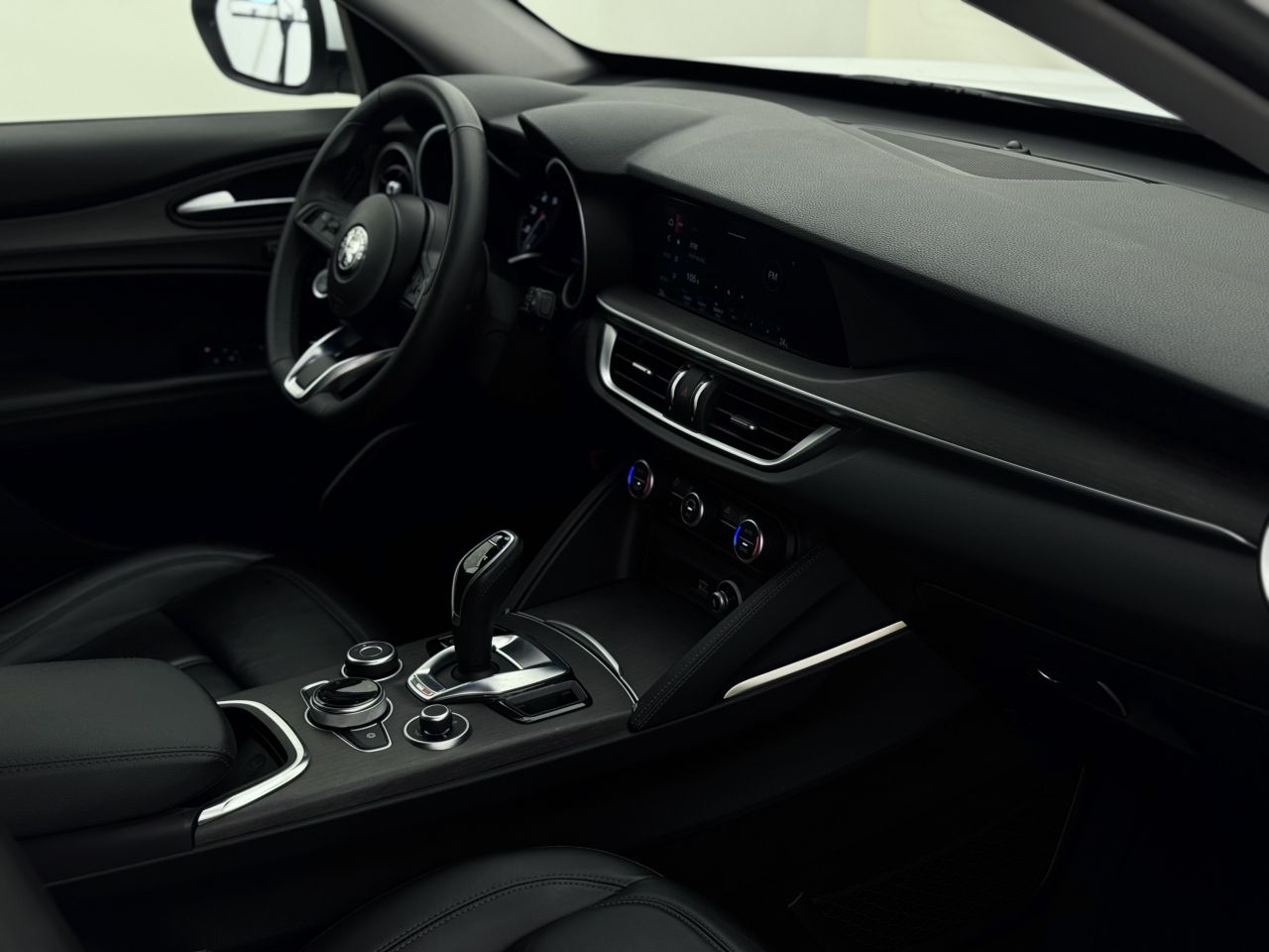 Alfa Romeo Stelvio | 12