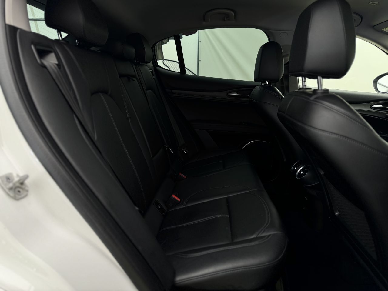 Alfa Romeo Stelvio | 14