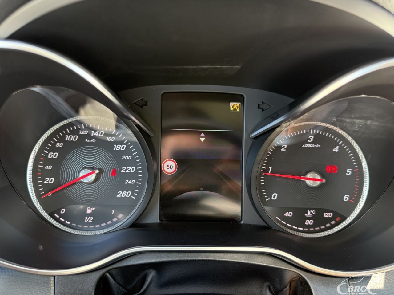 Mercedes-Benz C200 | 37