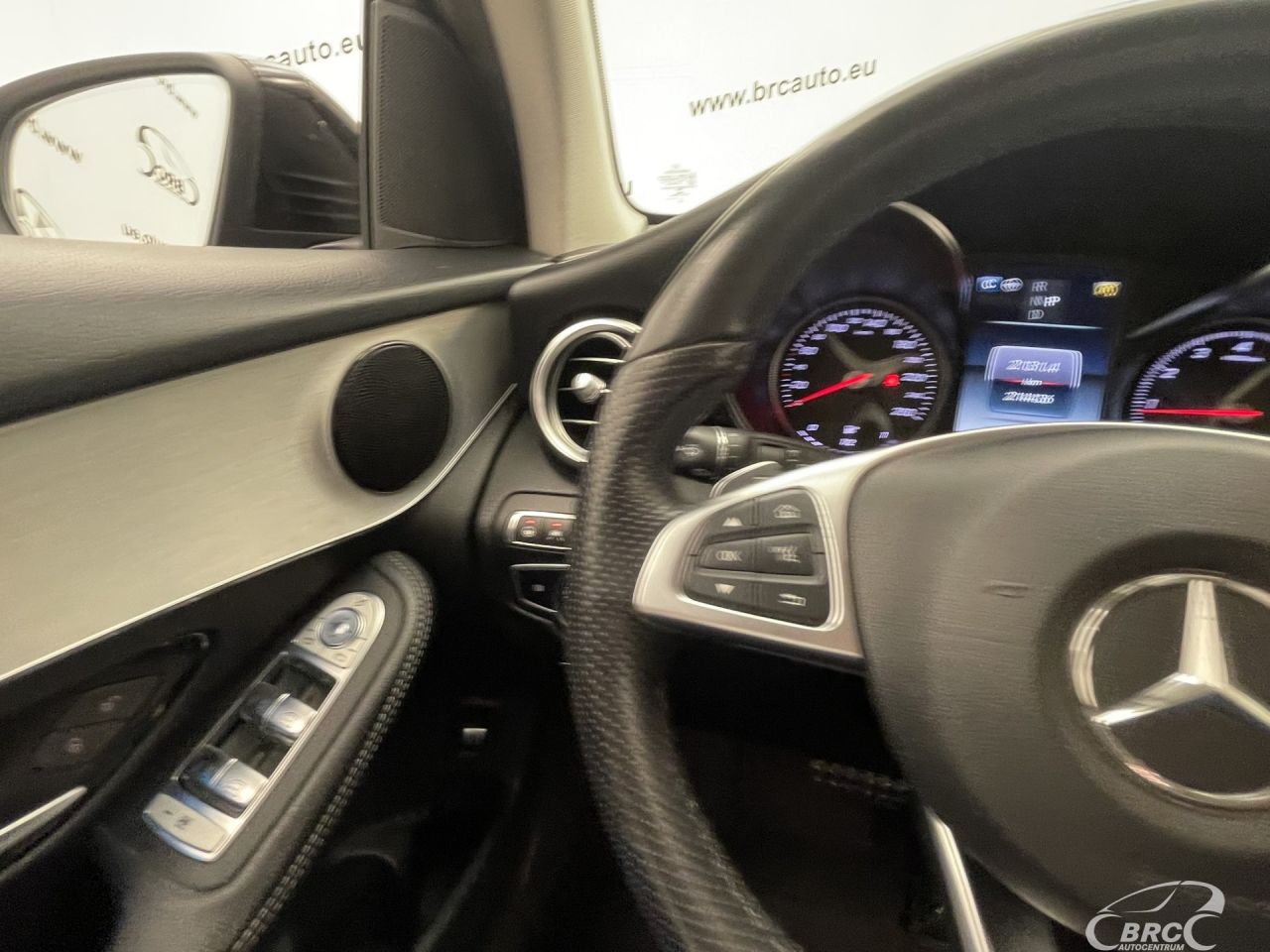 Mercedes-Benz GLC250 | 29