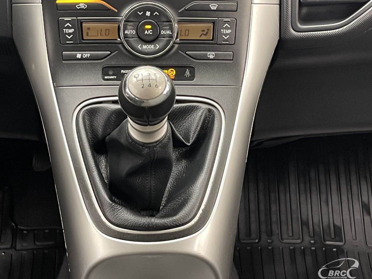 Toyota Auris | 16