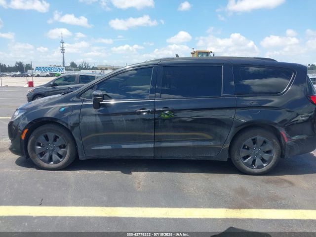 Chrysler Pacifica | 13