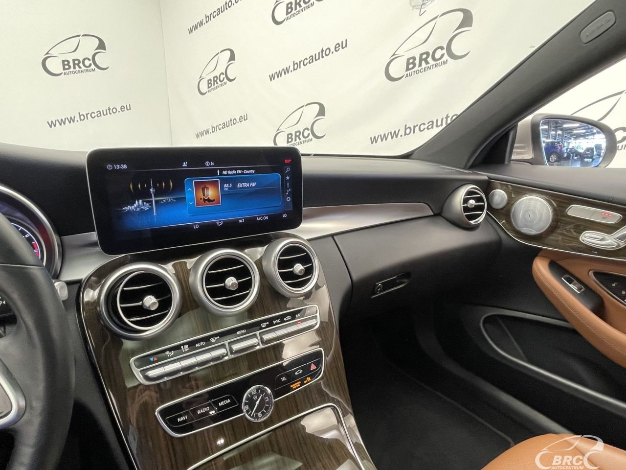Mercedes-Benz C300 | 24