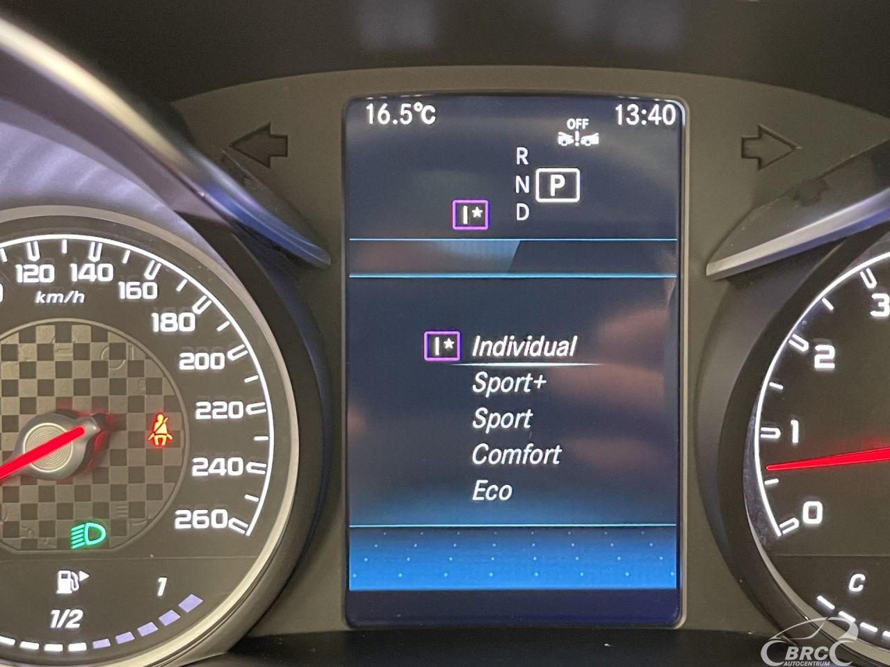 Mercedes-Benz C300 | 40