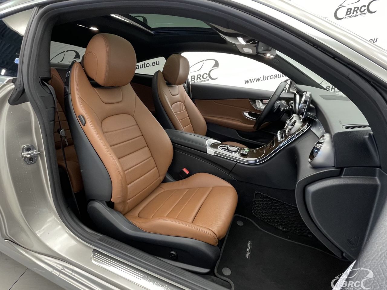 Mercedes-Benz C300 | 6