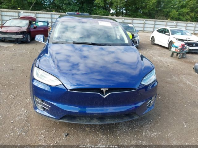 Tesla Model X | 10