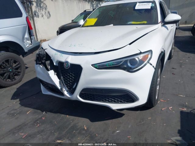 Alfa Romeo Stelvio | 10