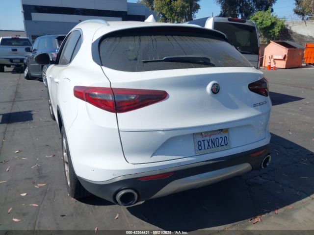Alfa Romeo Stelvio | 14