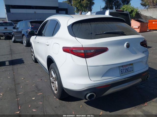 Alfa Romeo Stelvio | 1