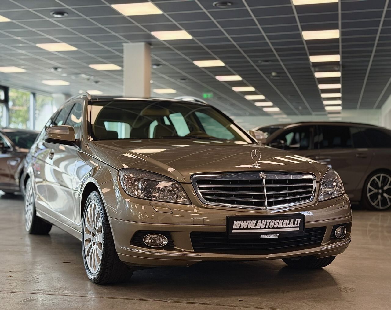 Mercedes-Benz C320 | 24