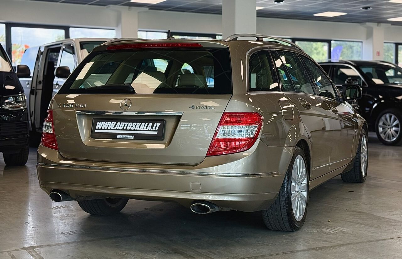 Mercedes-Benz C320 | 4