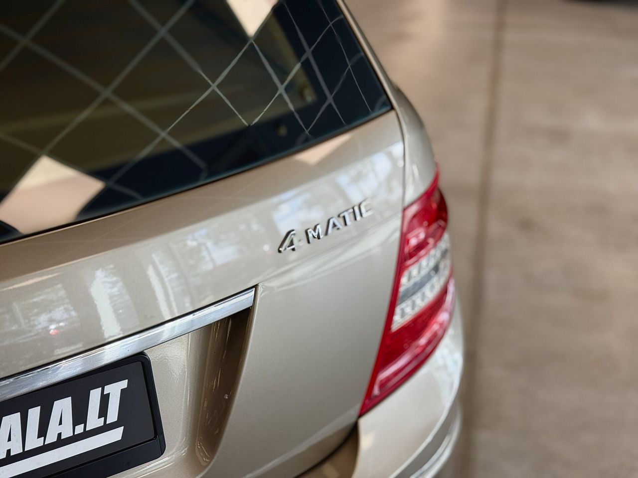 Mercedes-Benz C320 | 5