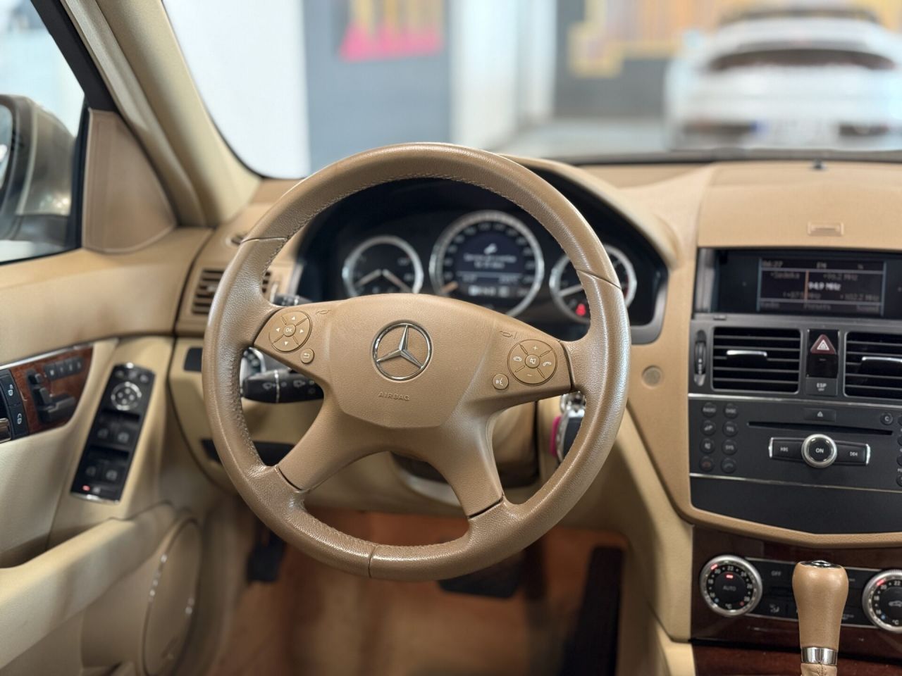 Mercedes-Benz C320 | 9