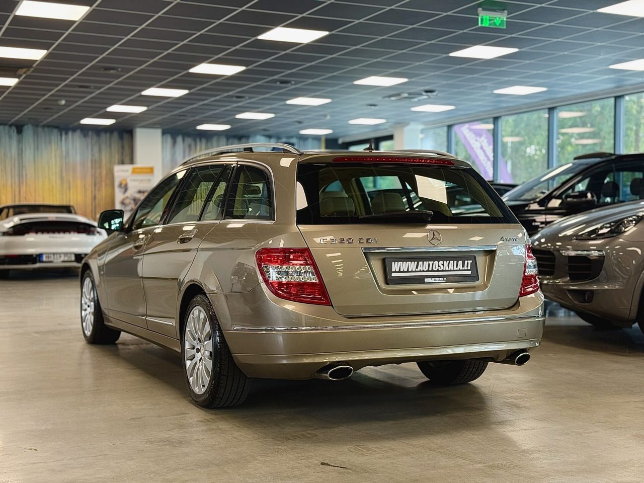 Mercedes-Benz C320 | 13