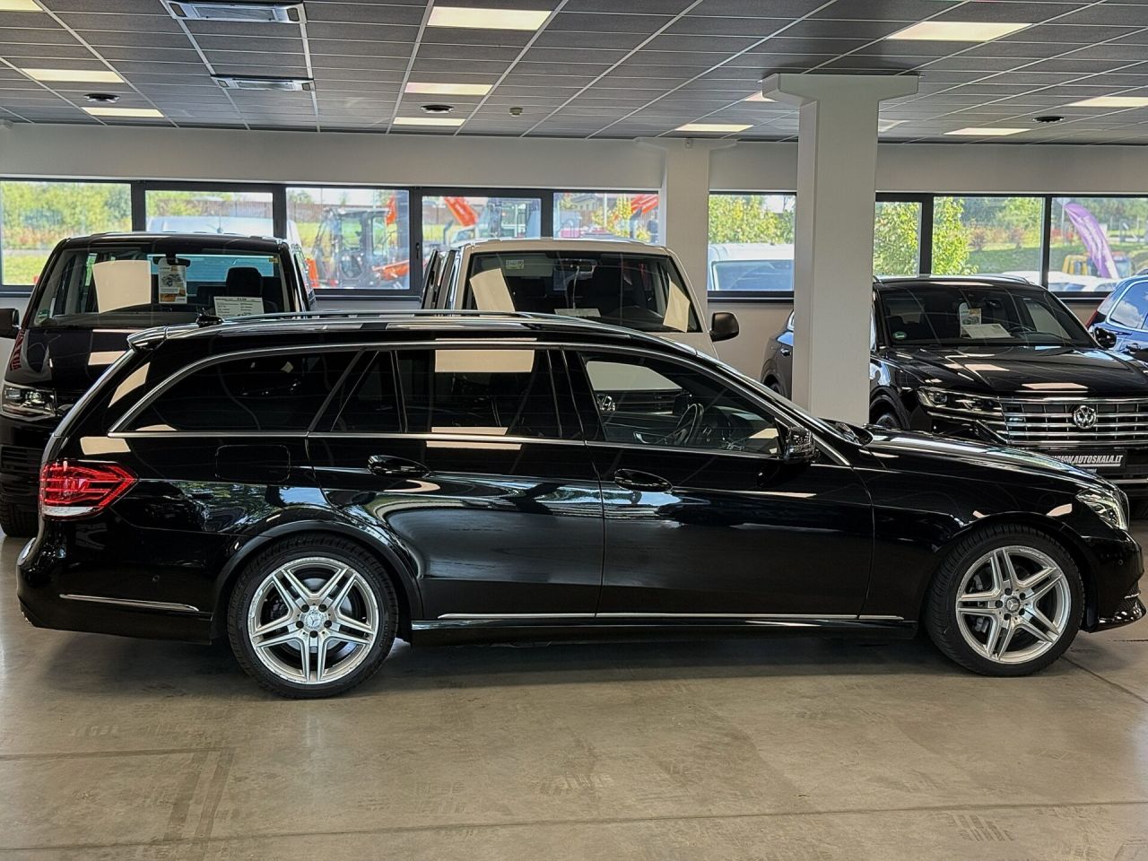 Mercedes-Benz E350 | 42