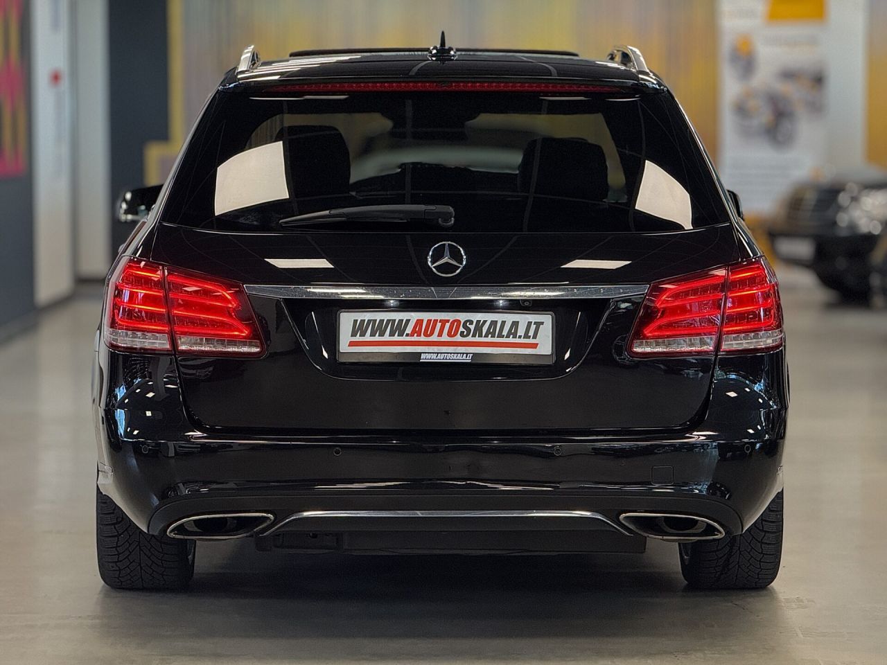 Mercedes-Benz E350 | 4