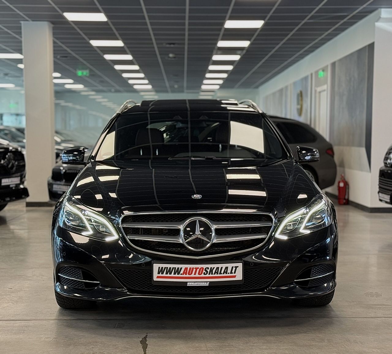 Mercedes-Benz E350 | 3