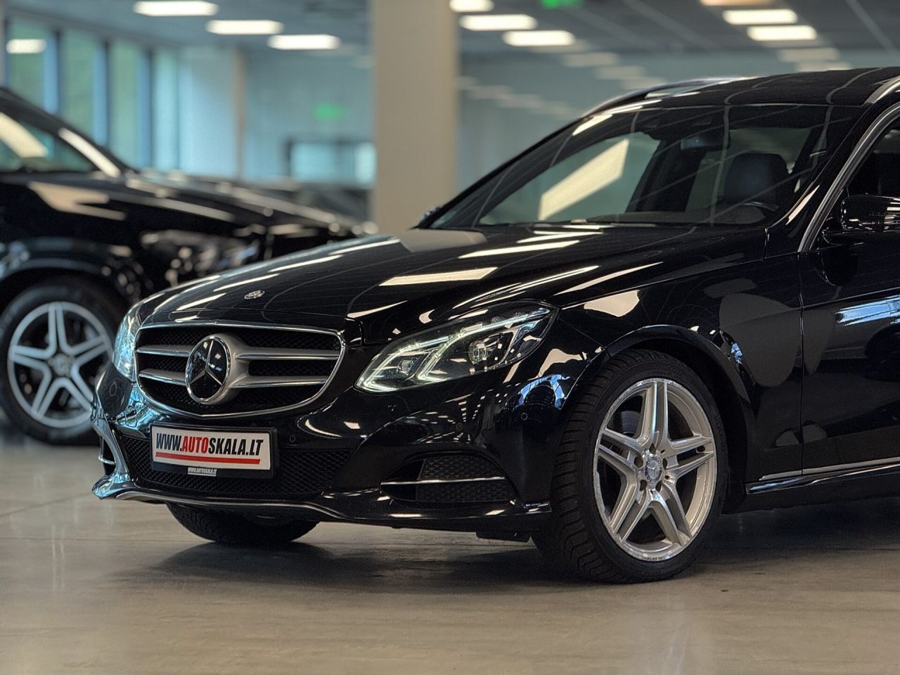 Mercedes-Benz E350 | 41