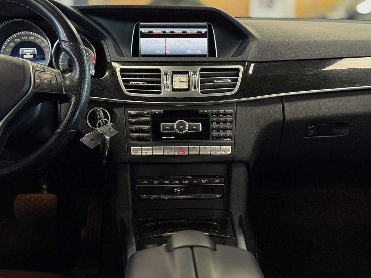 Mercedes-Benz E350 | 24