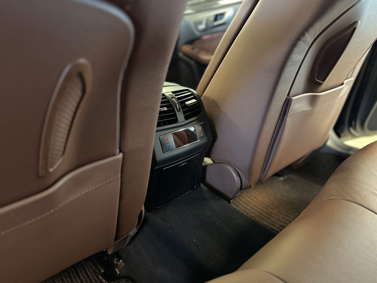 Mercedes-Benz E350 | 22