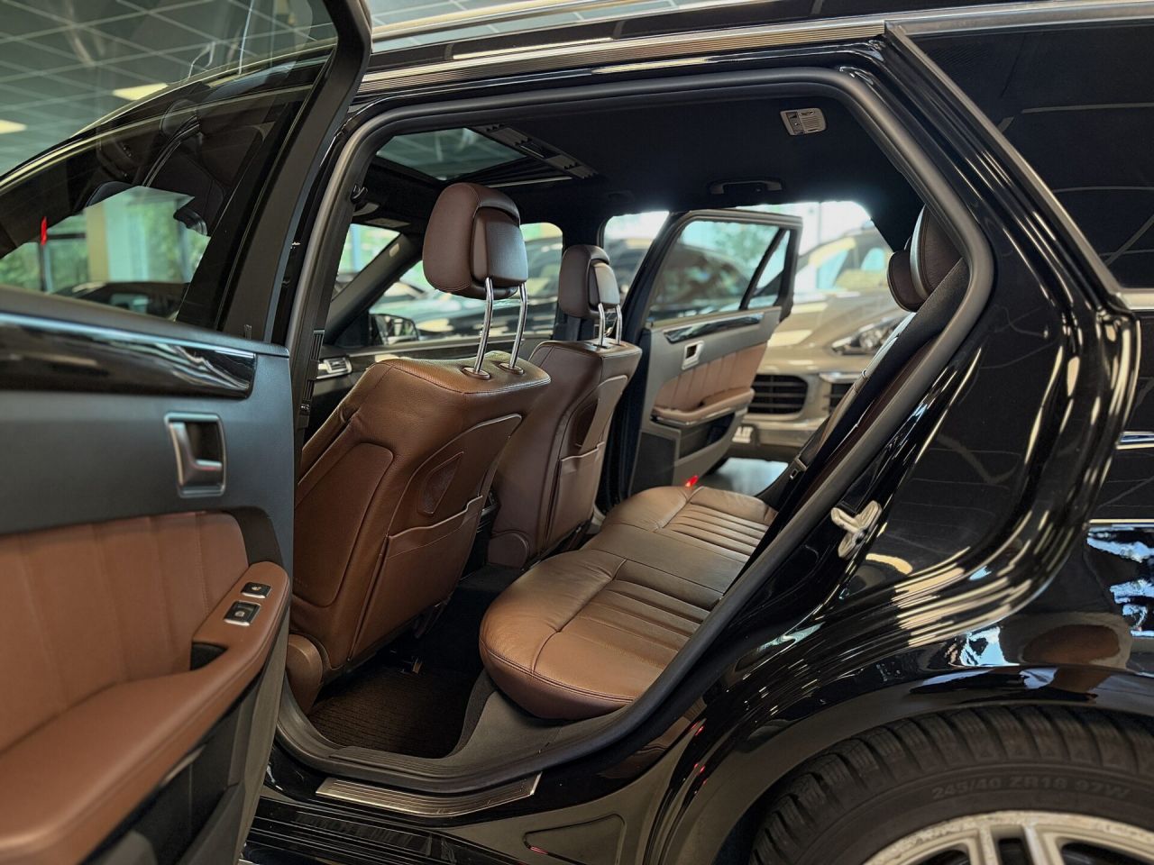 Mercedes-Benz E350 | 10