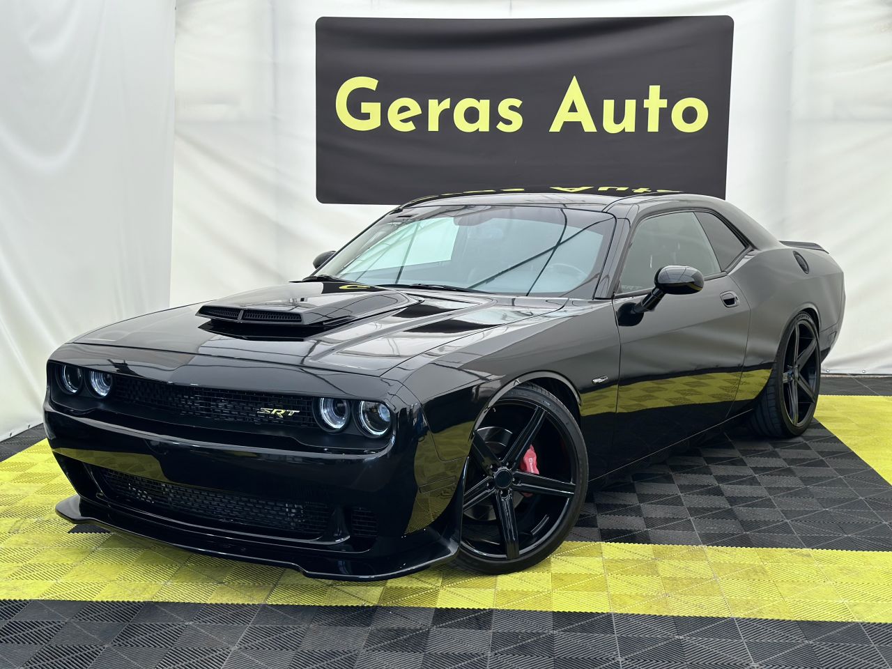 Dodge Challenger, Седан
