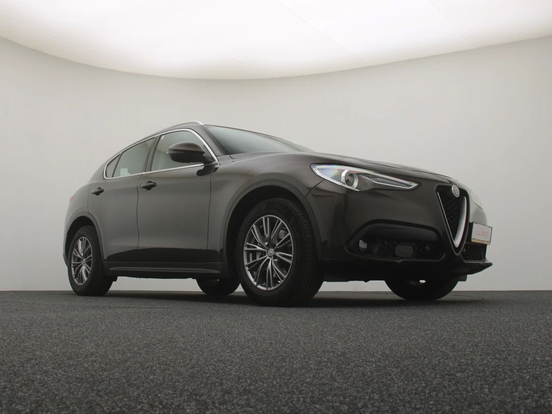 Alfa Romeo Stelvio | 10