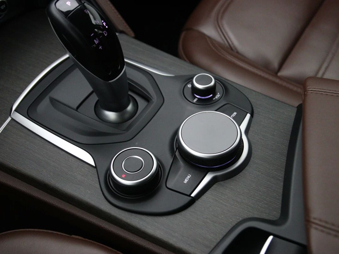 Alfa Romeo Stelvio | 36